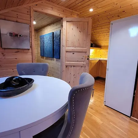 Charming Attic With A Private Entrance Апартаменти *