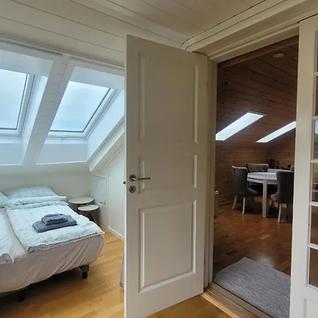 Charming Attic With A Private Entrance Берген
