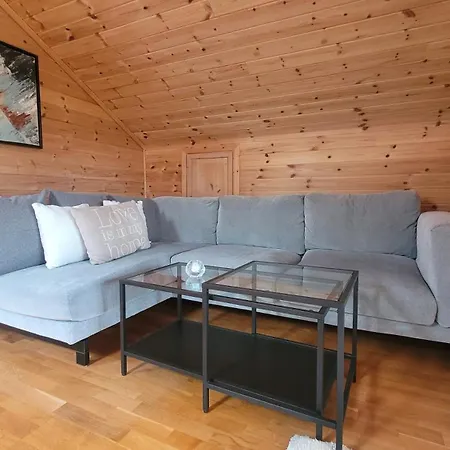 Апартаменти Charming Attic With A Private Entrance Берген