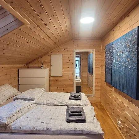 Charming Attic With A Private Entrance Апартаменти